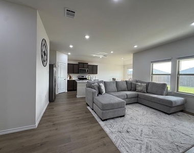 305 Charmed Way - Photo Thumbnail 11