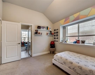 1228 Carinna Drive - Photo Thumbnail 16