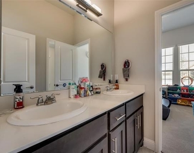 1228 Carinna Drive - Photo Thumbnail 18