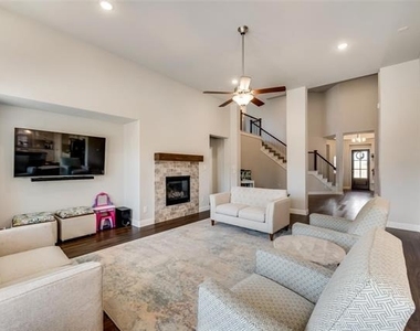 1228 Carinna Drive - Photo Thumbnail 8