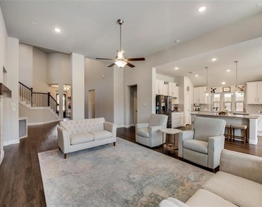 1228 Carinna Drive - Photo Thumbnail 7