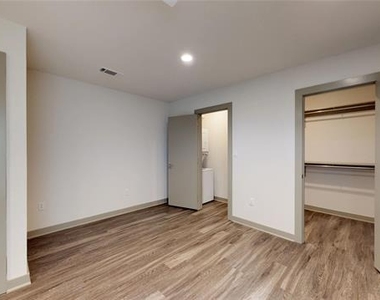 6304 Prospect Avenue - Photo Thumbnail 7