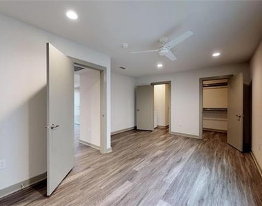 6304 Prospect Avenue - Photo Thumbnail 6