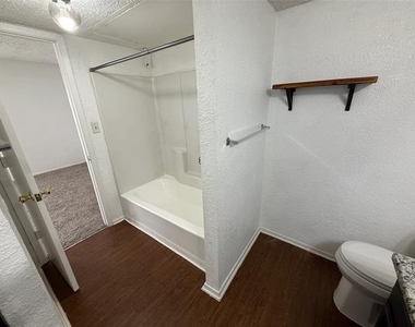 422 W 4th Street - Photo Thumbnail 12