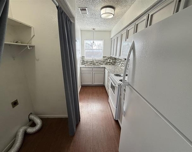 422 W 4th Street - Photo Thumbnail 7