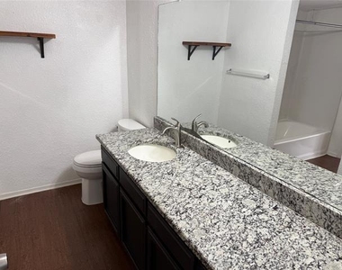 422 W 4th Street - Photo Thumbnail 20