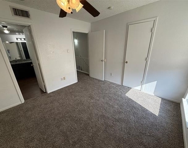 422 W 4th Street - Photo Thumbnail 17