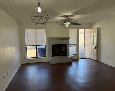 422 W 4th Street - Photo Thumbnail 3
