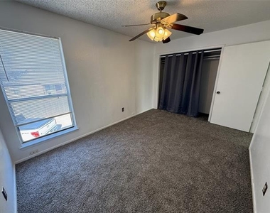 422 W 4th Street - Photo Thumbnail 21
