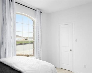 1226 Banyan Drive - Photo Thumbnail 2