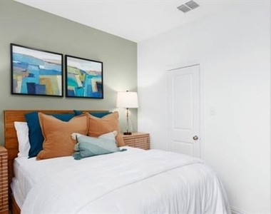 1226 Banyan Drive - Photo Thumbnail 7