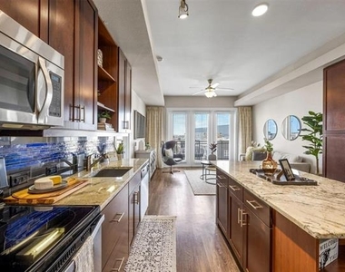 3201 Esperanza Crossing - Photo Thumbnail 14