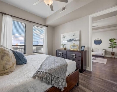 3201 Esperanza Crossing - Photo Thumbnail 2