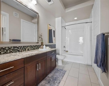 3201 Esperanza Crossing - Photo Thumbnail 5