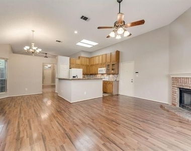 10104 Burgundy Drive - Photo Thumbnail 4