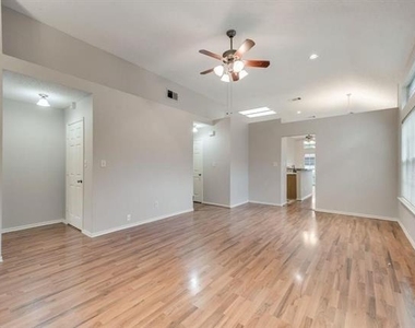 10104 Burgundy Drive - Photo Thumbnail 3
