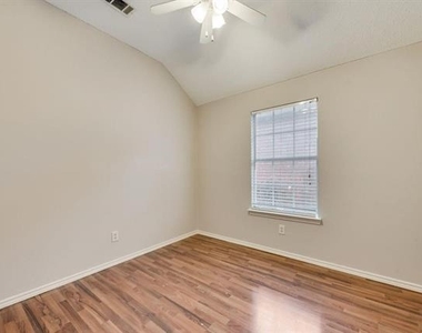10104 Burgundy Drive - Photo Thumbnail 13