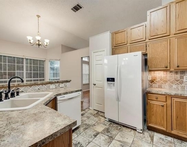 10104 Burgundy Drive - Photo Thumbnail 6
