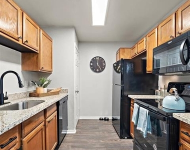 7250 W Greens Road - Photo Thumbnail 12