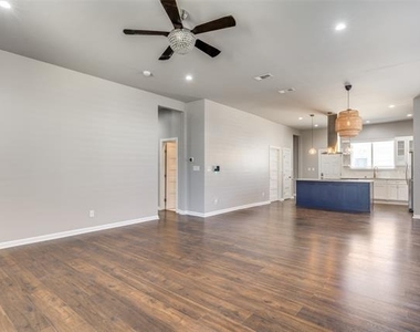 619 Buckalew Street - Photo Thumbnail 13