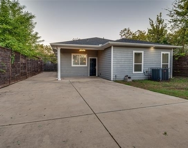 619 Buckalew Street - Photo Thumbnail 7