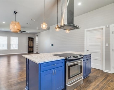 619 Buckalew Street - Photo Thumbnail 17