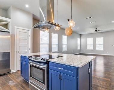 619 Buckalew Street - Photo Thumbnail 16