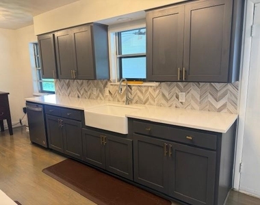 436 Degan Avenue - Photo Thumbnail 4