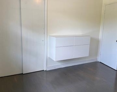 436 Degan Avenue - Photo Thumbnail 13