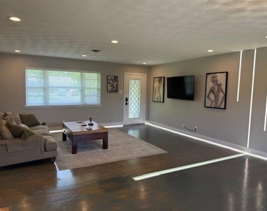 436 Degan Avenue - Photo Thumbnail 2