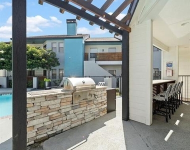 7250 W Greens Road - Photo Thumbnail 2