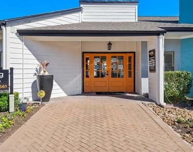 7250 W Greens Road - Photo Thumbnail 3