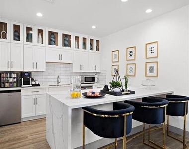 7250 W Greens Road - Photo Thumbnail 16