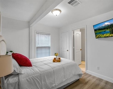 2250 Areba Street - Photo Thumbnail 6