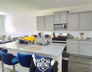 9712 Quail Pointe Road - Photo Thumbnail 2