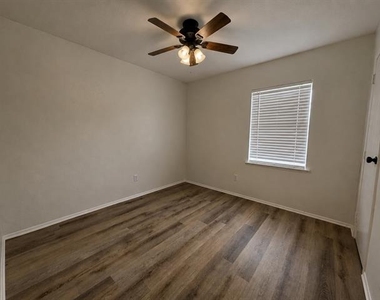 409 Starling Drive - Photo Thumbnail 11