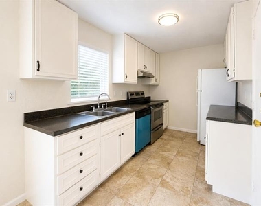 409 Starling Drive - Photo Thumbnail 7