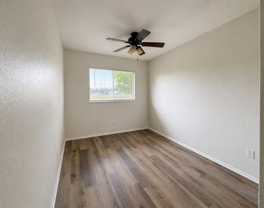 409 Starling Drive - Photo Thumbnail 13