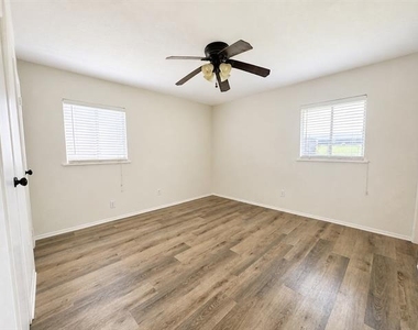 409 Starling Drive - Photo Thumbnail 10