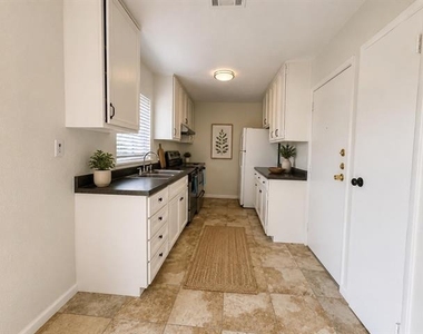 409 Starling Drive - Photo Thumbnail 5