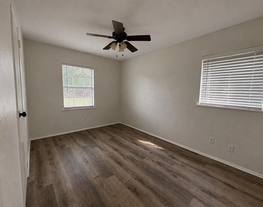 409 Starling Drive - Photo Thumbnail 12