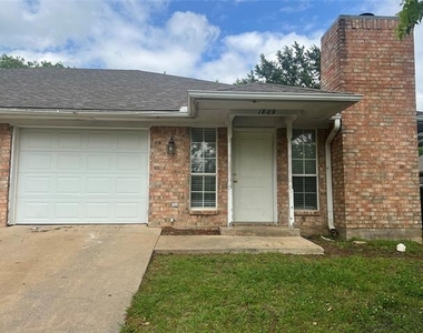 1809 Park Place - Photo Thumbnail 1