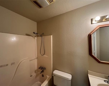 1809 Park Place - Photo Thumbnail 8