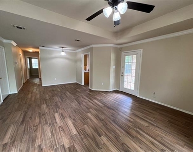 1809 Park Place - Photo Thumbnail 2