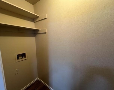 1809 Park Place - Photo Thumbnail 13