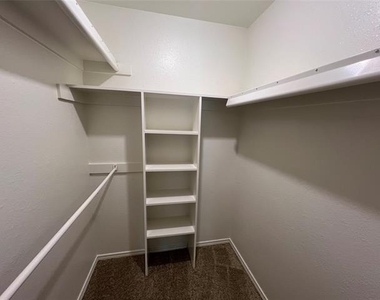 1809 Park Place - Photo Thumbnail 9