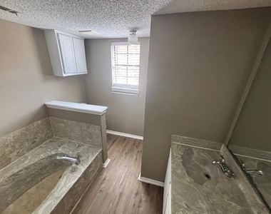 5025 Winder Court - Photo Thumbnail 7