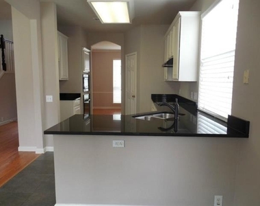 2709 Dunbar Drive - Photo Thumbnail 4