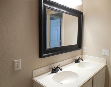 2709 Dunbar Drive - Photo Thumbnail 2