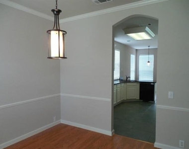 2709 Dunbar Drive - Photo Thumbnail 8